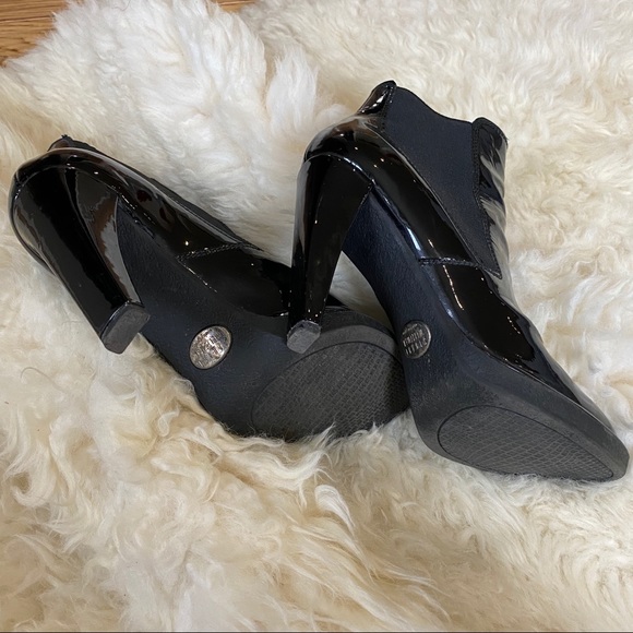 Stuart Weitzman High Shine Patent Heeled Booties Size 6.5 - Picture 6 of 15